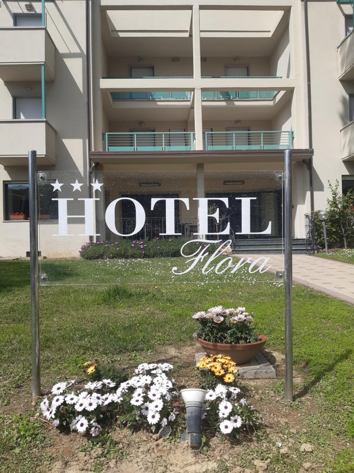 Hotel Flora Marina Di Bibbona Ngoại thất bức ảnh