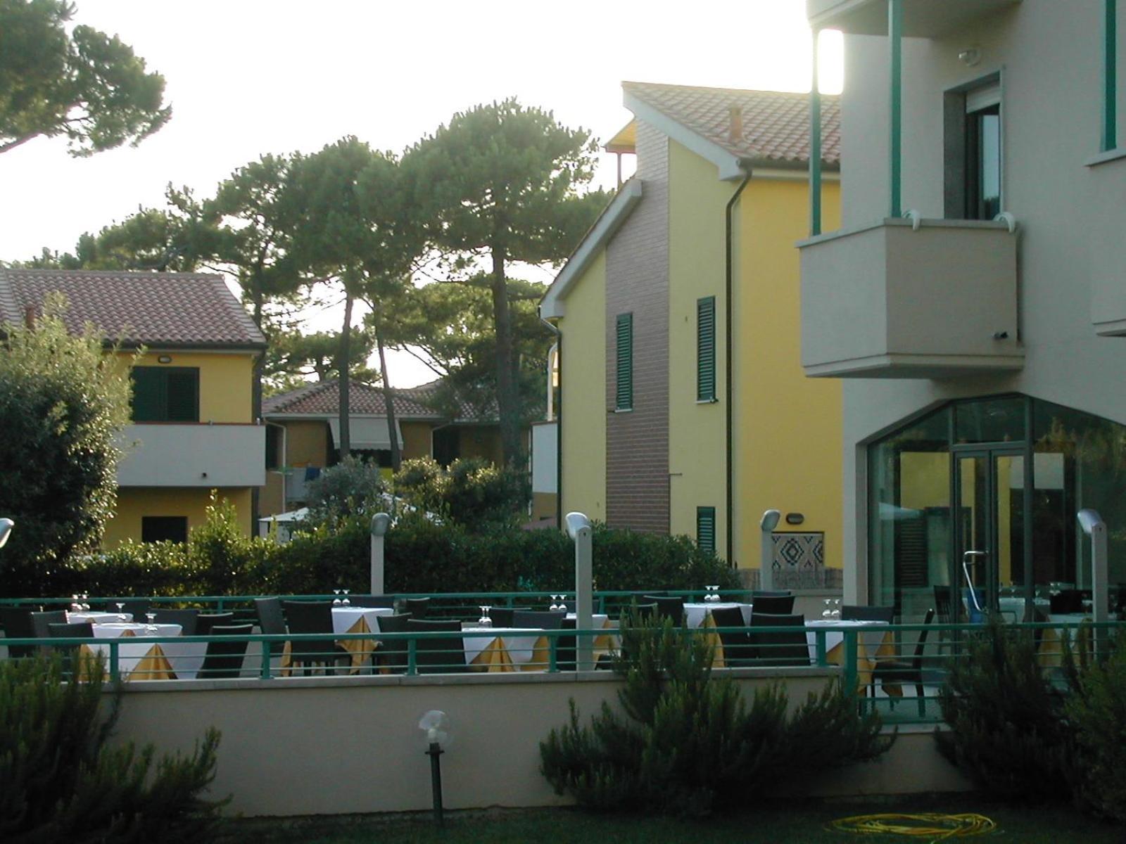Hotel Flora Marina Di Bibbona Ngoại thất bức ảnh