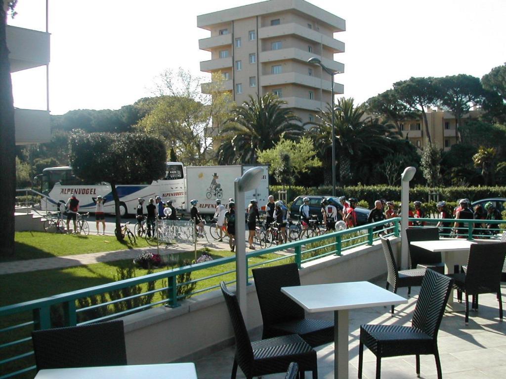 Hotel Flora Marina Di Bibbona Ngoại thất bức ảnh