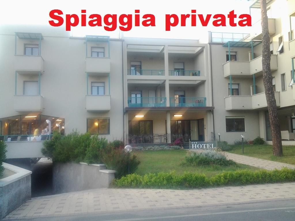 Hotel Flora Marina Di Bibbona Ngoại thất bức ảnh