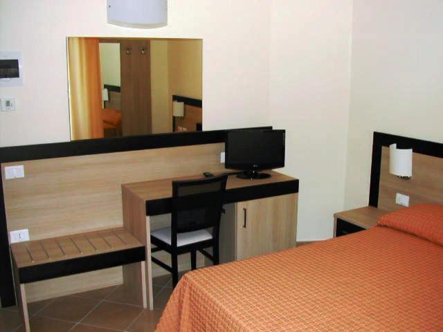 Hotel Flora Marina Di Bibbona Ngoại thất bức ảnh